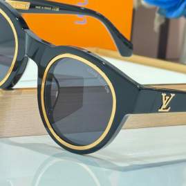 Picture of Louis Vuitton Sunglasses _SKUfw76702838fw